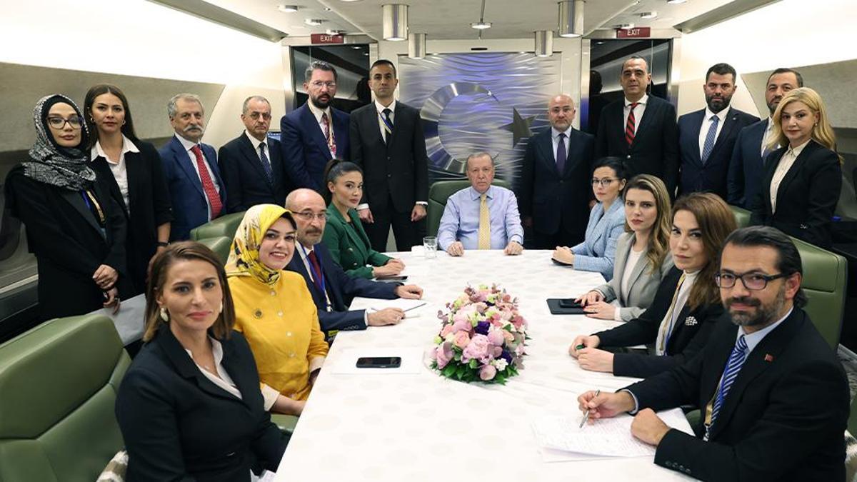 Cumhurbaşkanı Erdoğan, Azerbaycan dönüşü soruları yanıtladı