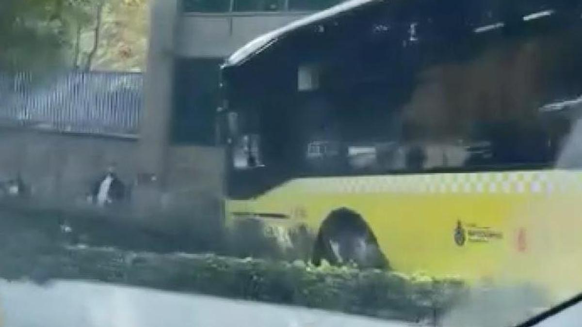 İstanbul Beşiktaş'ta İETT otobüsü kaldırıma çıktı