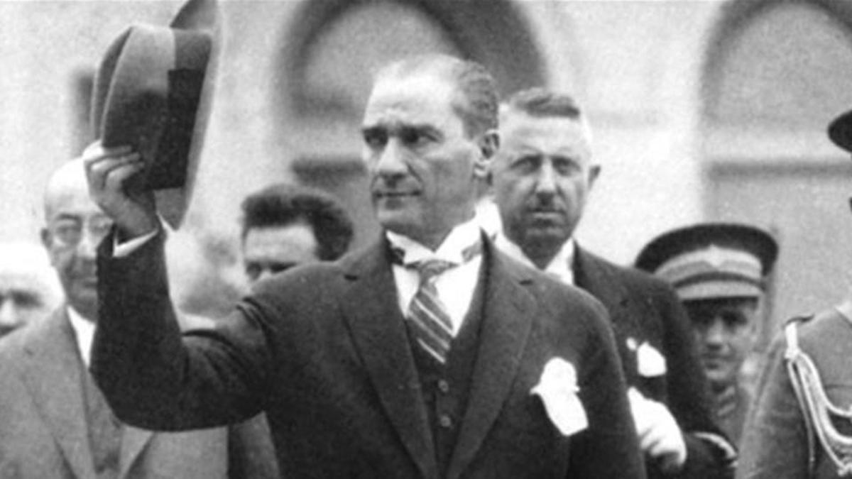 Siyasi isimlerden peş peşe 10 Kasım Atatürk'ü Anma Günü mesajı: Rahmet ve minnetle yad ediyoruz