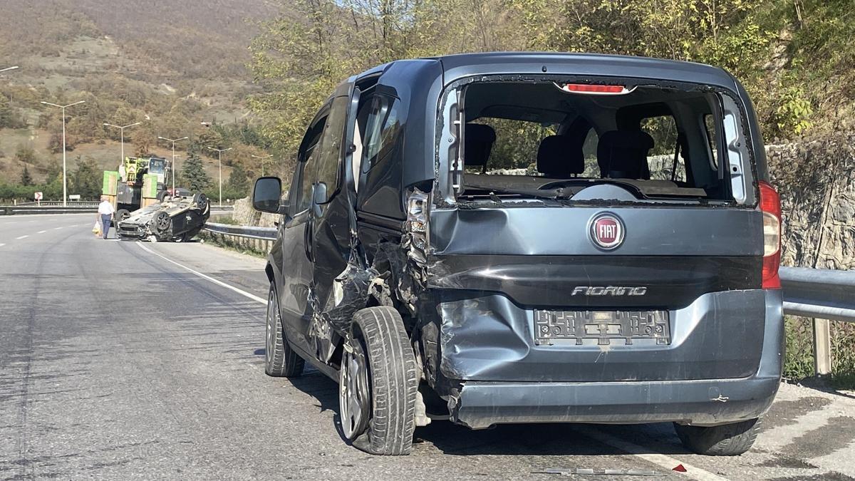 Samsunda 3 araç kazaya karıştı; 4 yaralı