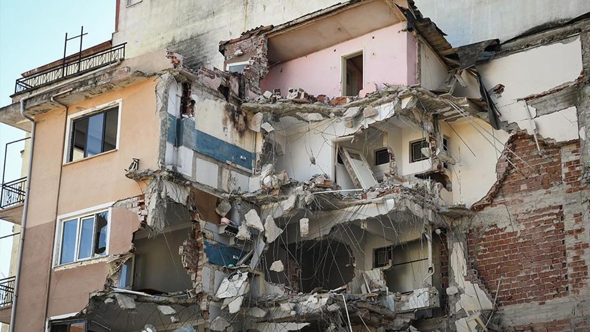 DEPREM FIRTINASI BİTMİYOR! Sessiz tehlike uyanıyor: Gelenbe Fayı ne zaman patlayacak? Prof. Dr. Pampal'dan kritik uyarı