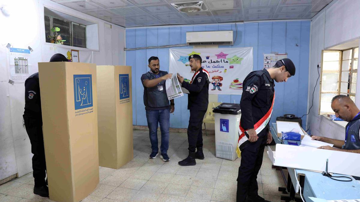 Irak sandık başında: Oy verme işlemi başladı