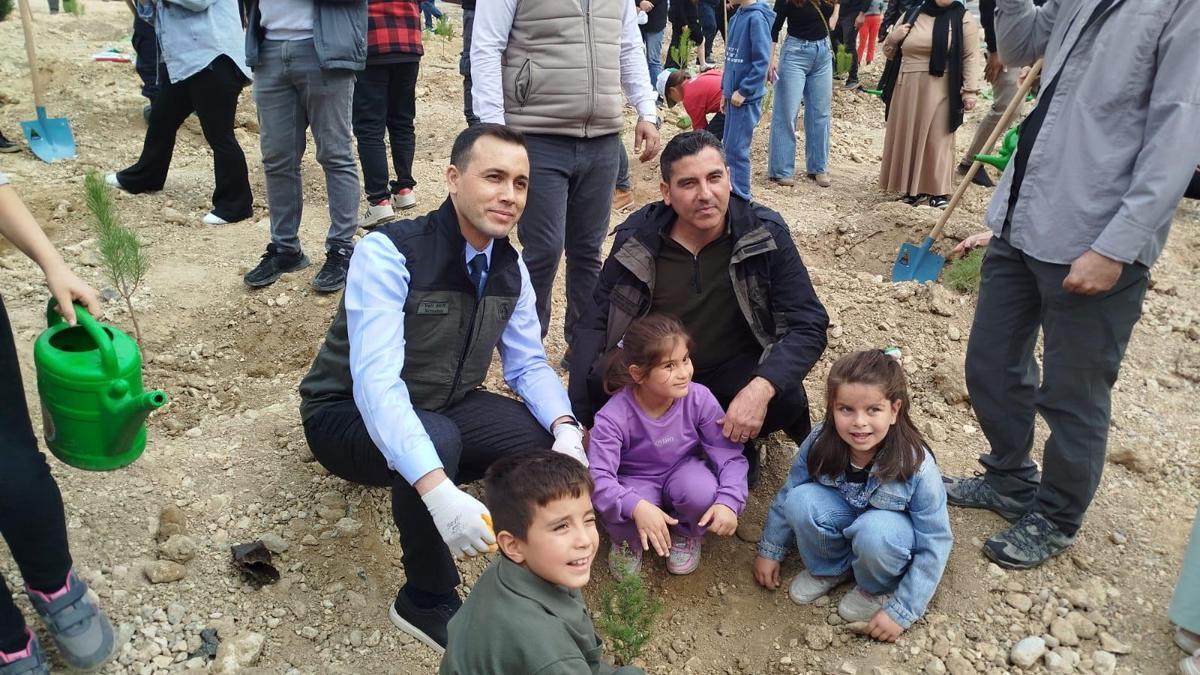 Çamlıyaylada fidanlar toprakla buluştu