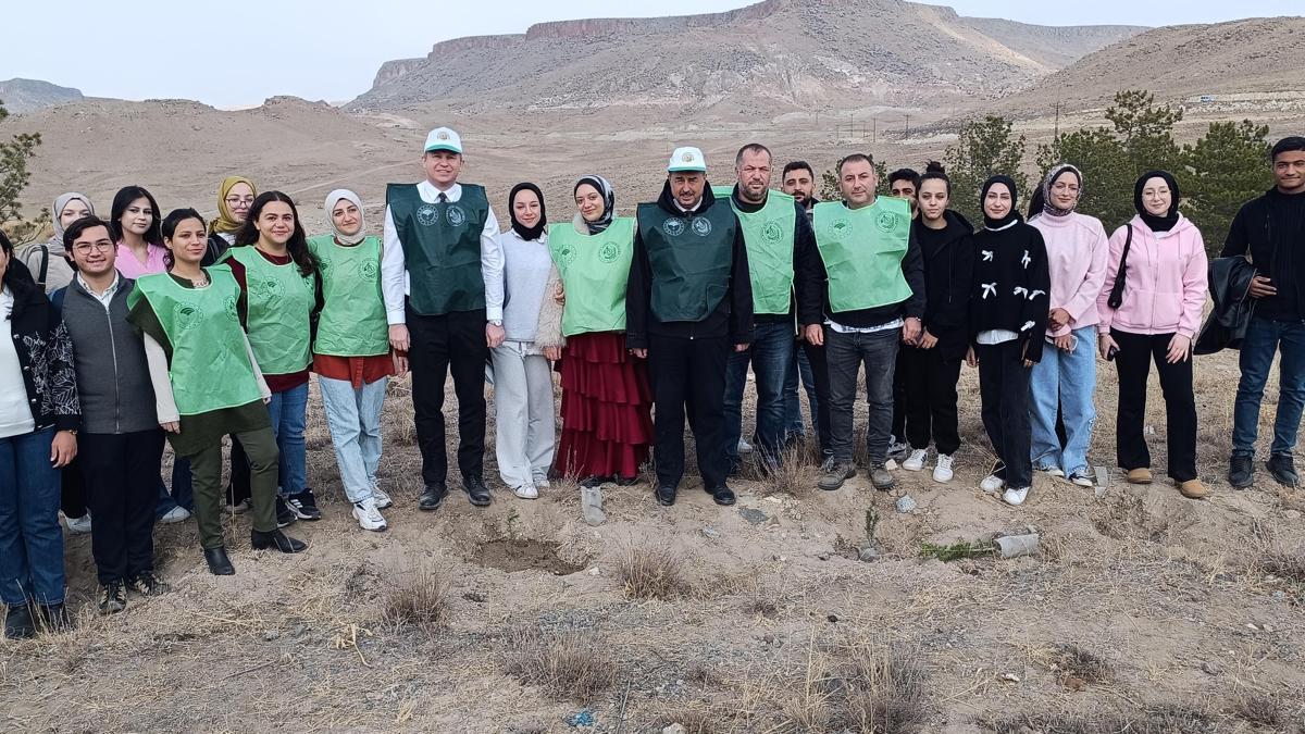 Yeşilhisar ilçesinde bin fidan, toprakla buluşturuldu