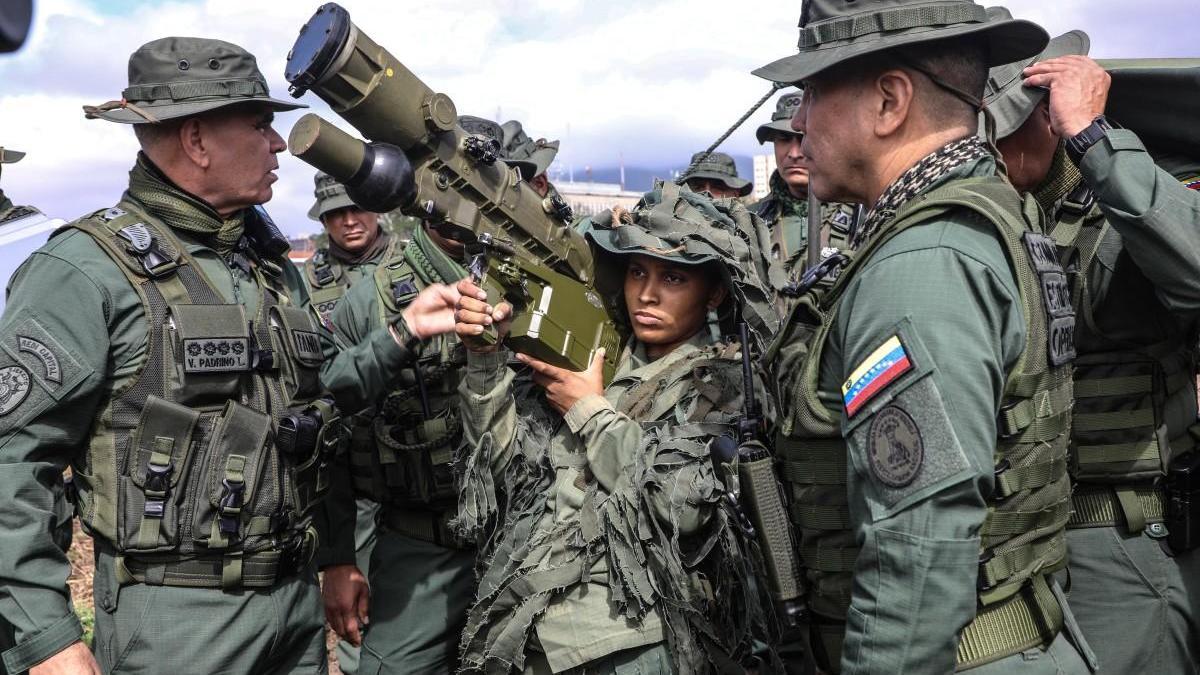 ABDnin Karayiplerdeki faaliyetleri sonrası Venezuela açıkladı: 200 bin asker seferber edildi!