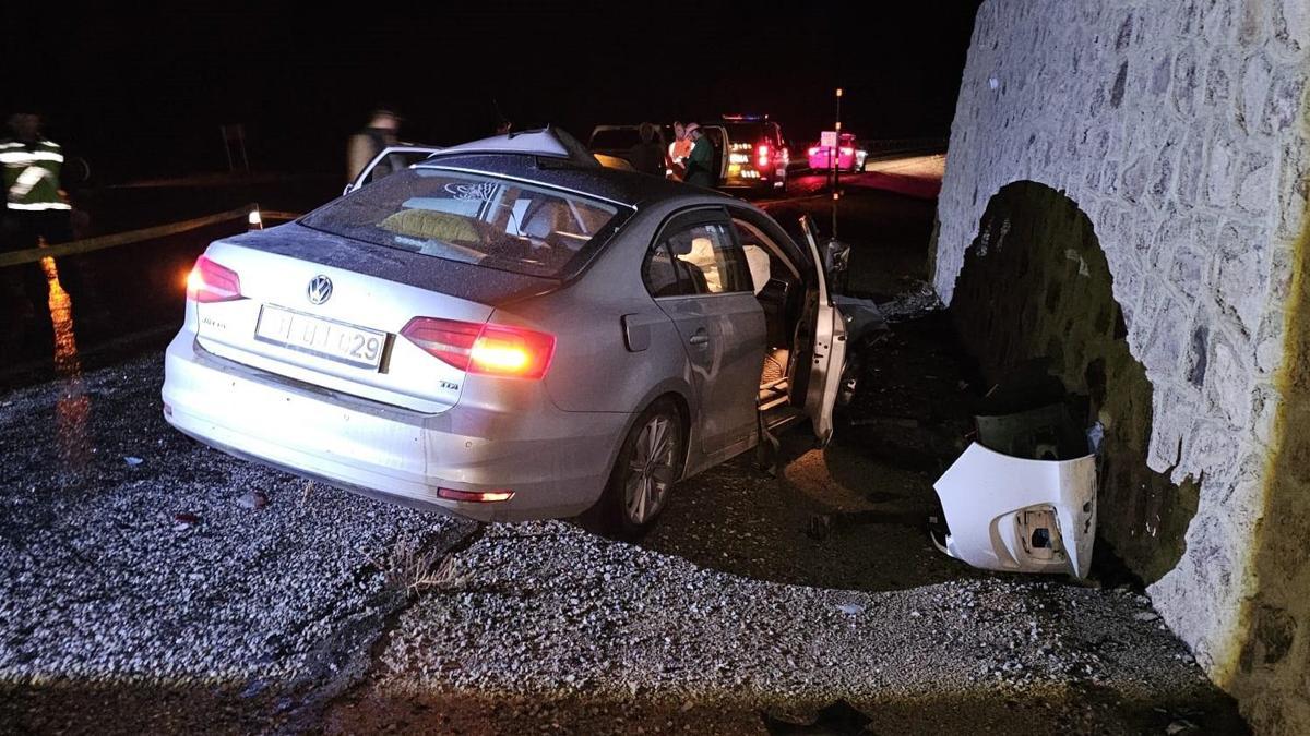 Sivas'ta otomobiller çarpıştı: 1 ölü, 2 yaralı