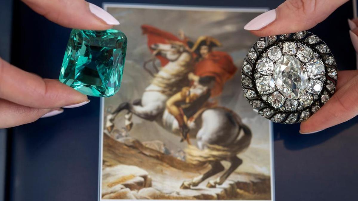 Napolyon'un kaybettiği elmas broş rekor fiyata sat…