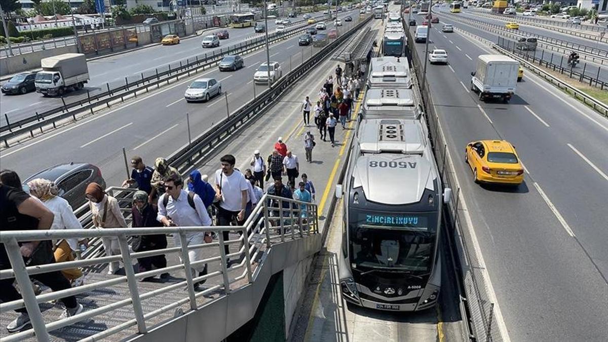 İSTANBUL'DA METROBÜSÜN GÜZERGAHI DEĞİŞİYOR! Yeni rota nasıl olacak?