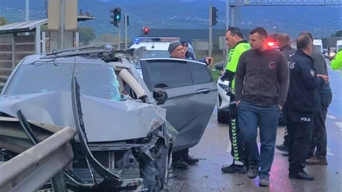 Samsunda iki otomobil çarpıştı; 3 yaralı