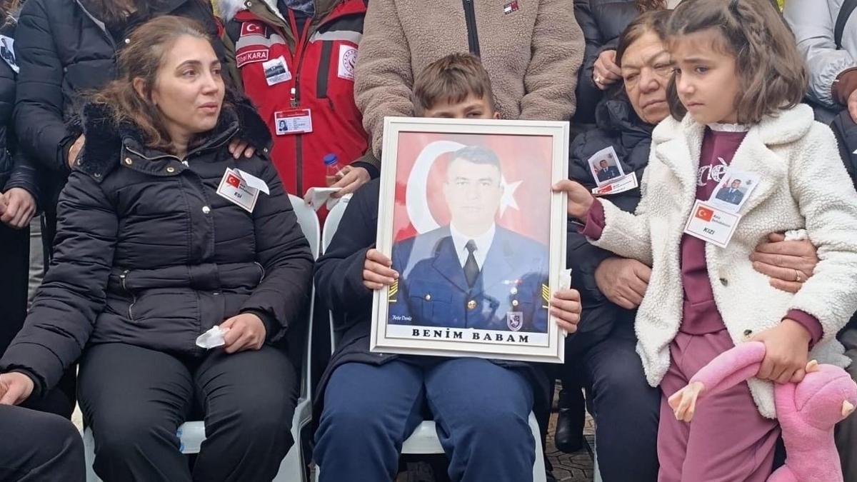 Şehit Hamdi Armağan Kaplan'ın eşinin ağıtı yürek dağladı: Dik tut oğlum başını senin baban kahraman