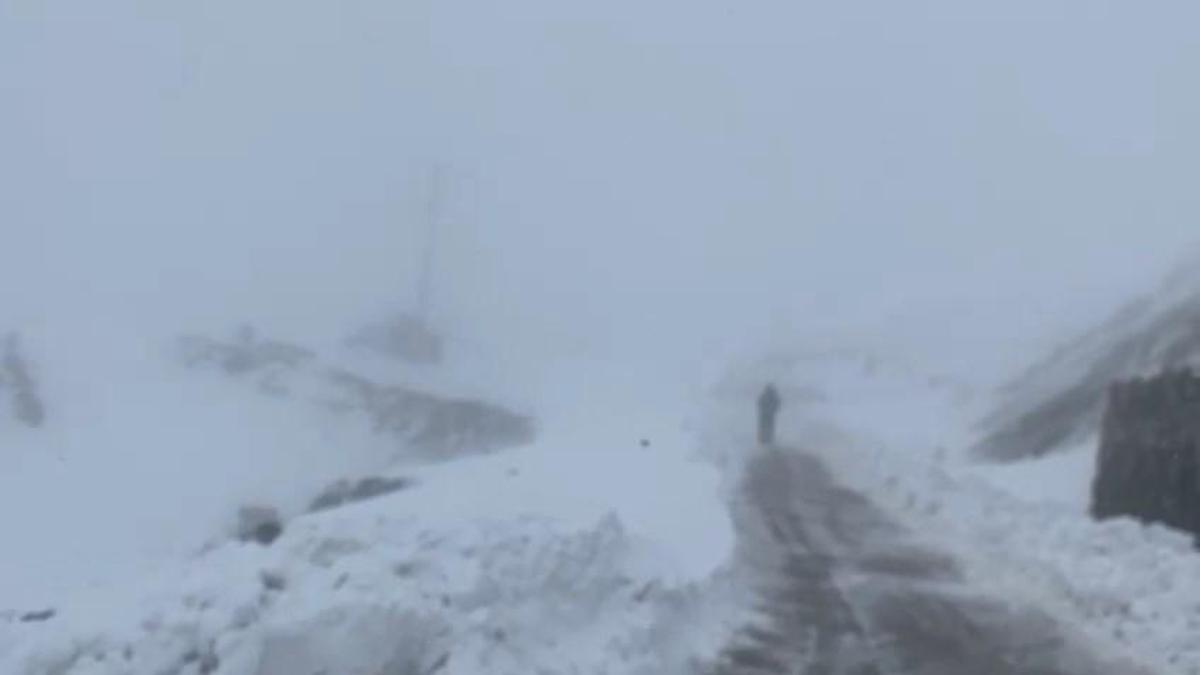 Şırnakta kardan kapanan 6 köy yolu ulaşıma açıldı