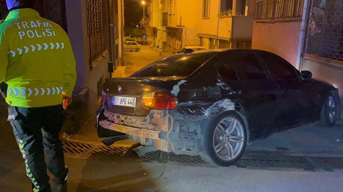 Bursayı birbirine kattı! Dur ihtarına uymadı, 3 araca çarptı, çareyi aracı bırakıp kaçmakta buldu