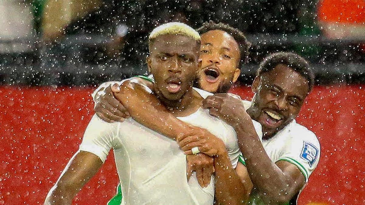 Victor Osimhen endişesi! Devre arasında gözyaşlarını tutamadı...