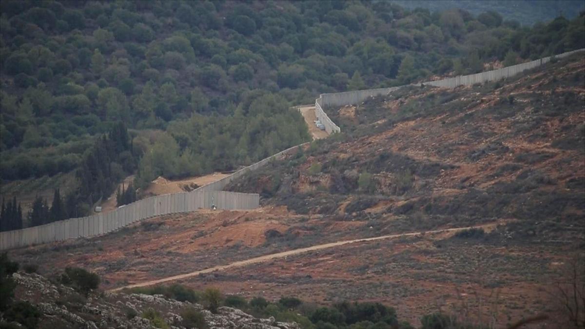 MAVİ HAT'I AŞIYOR! İsrail, Lübnan toprağına duvar örüyor