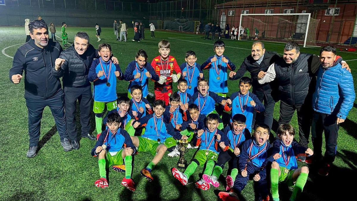 Doğanşehir Belediyespor 12 yaş altı futbol takımı şampiyon oldu
