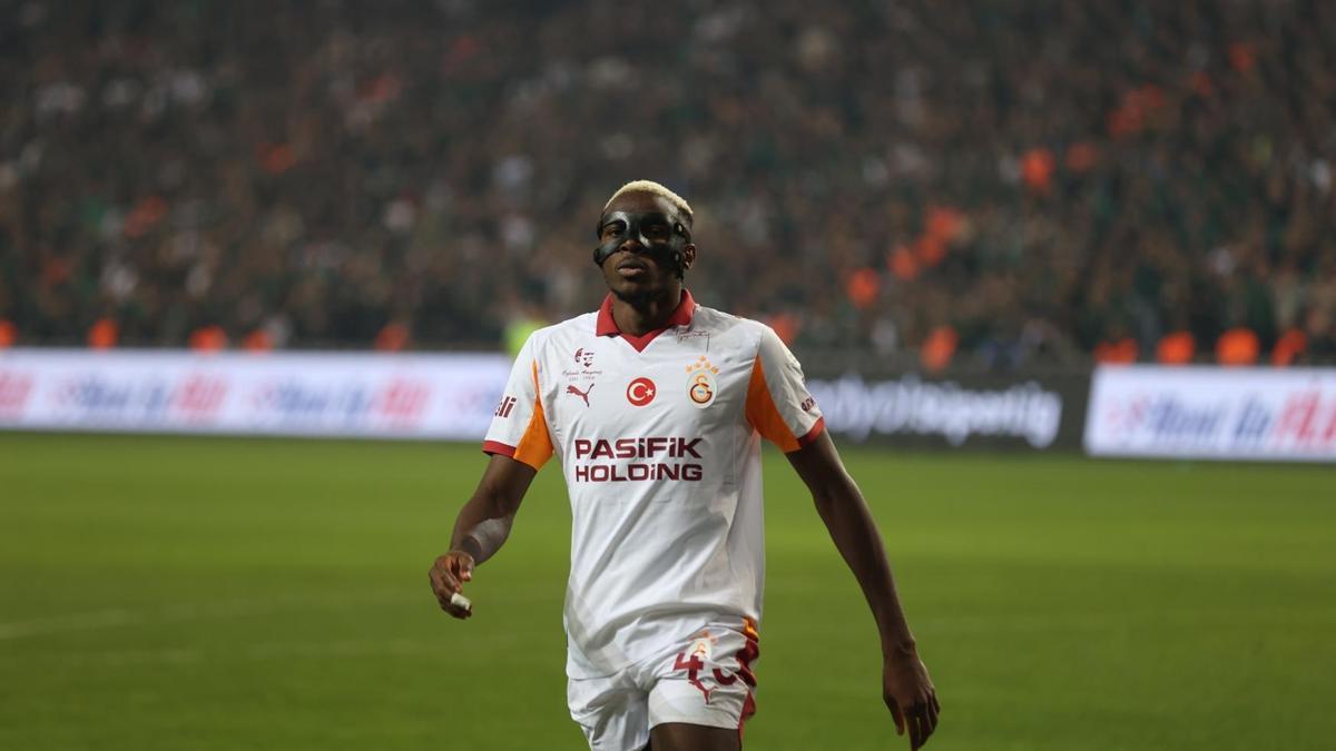 Victor Osimhen, detaylı sağlık kontrolünden geçecek