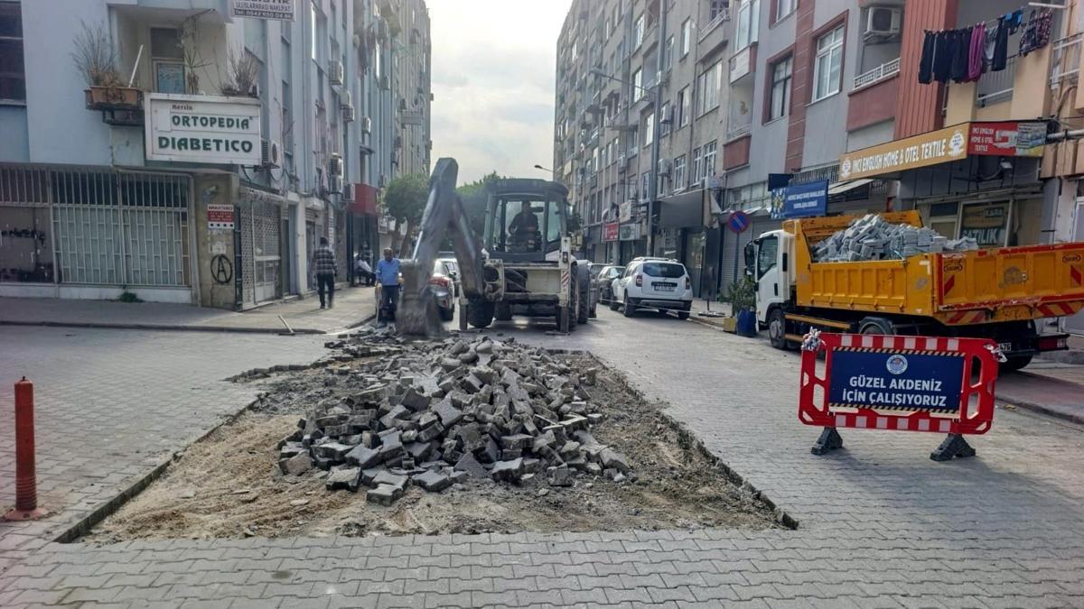 Akdenizde sokak yenileme çalışmaları devam ediyor