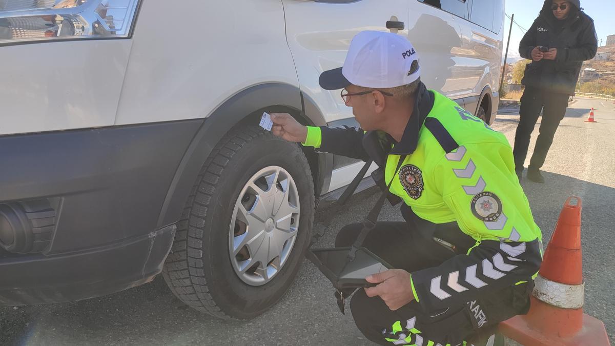 Çelikhan'da kış lastiği uygulaması yapıldı