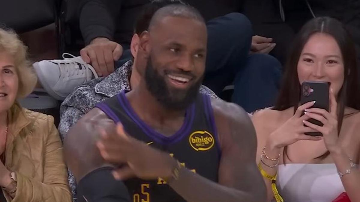 LeBron James bir kez daha NBA tarihine geçti