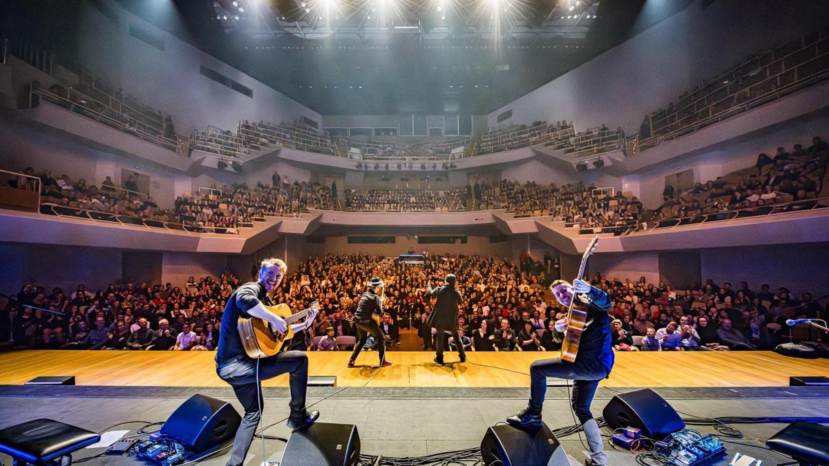 Dört gitar, tek bir ses: 40 Fingers