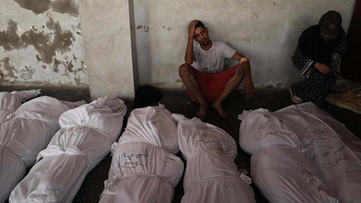 İsrail Gazze'ye saldırdı: 10 Filistinli hayatını kaybetti