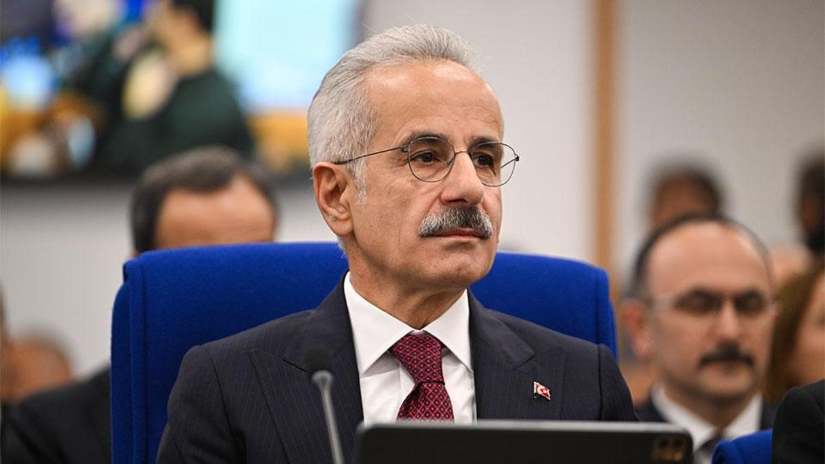 Bakan Uraloğlu'ndan Gebze açıklaması: Çöken binanın metro inşaatıyla ilgisi var mı?