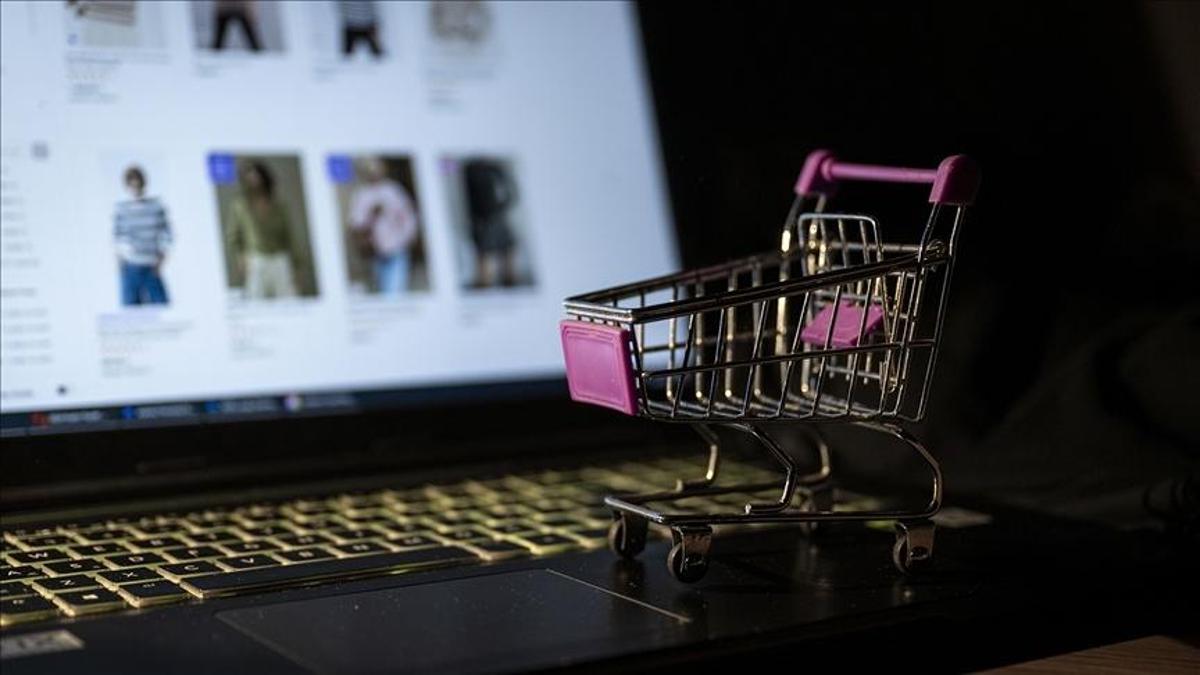 Dünya genelinde kişi başı e-Ticaret harcaması 301 dolar