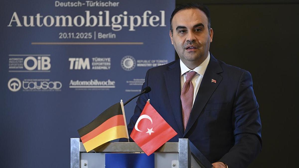 Bakan Kacır'dan Alman otomotiv şirketlerine Türkiye'ye yatırım çağrısı