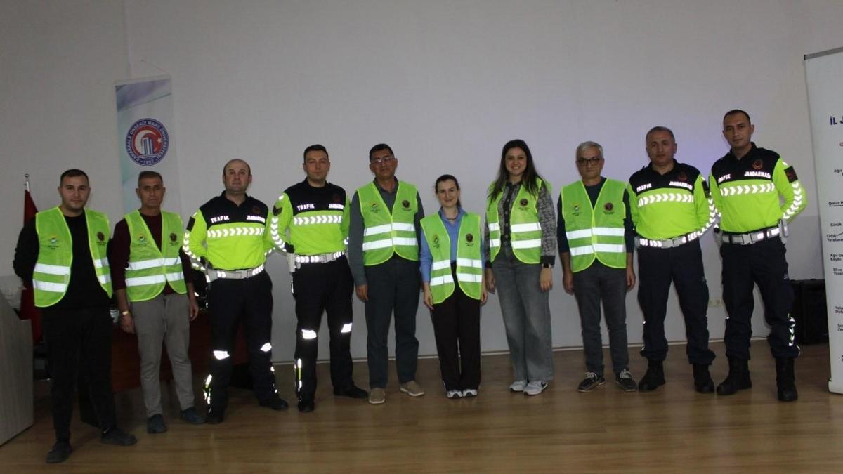 Çanakkale'de motosiklet sürücülerine güvenli sürüş eğitimi verildi