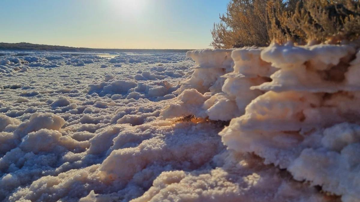 Tuz Gölü'nde suların çekilmesiyle oluşan tuz kütle…