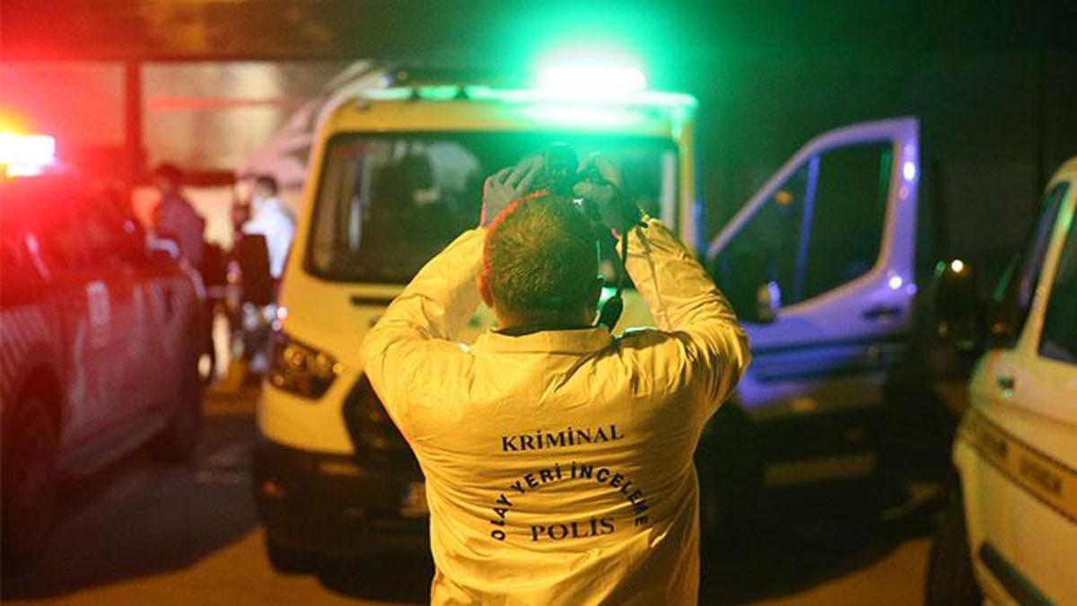 Oto galeride yangın: 2 kişi can verdi, 14 kişi dumandan etkilendi