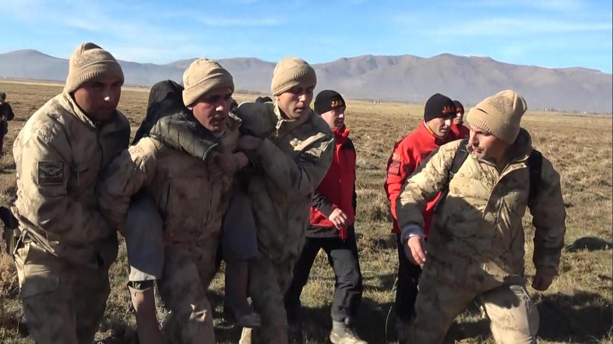 48 saat süren mücadele: Hava buz kesmişti! Koyunlara sarılarak hayatta kaldı