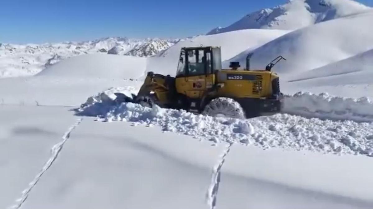 Şırnakta kış sert başladı! Faraşin Yaylasında kar 1 metreyi aştı