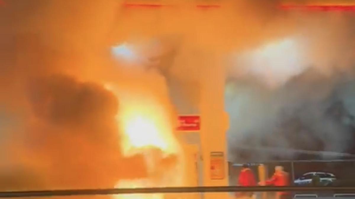 Çekmeköy'de feci kaza! Otomobil akaryakıt istasyon…