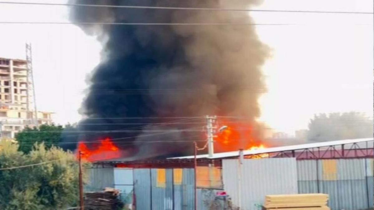 Antalya'da korkutan yangın: 10 milyon TL kül oldu