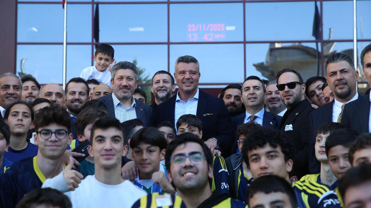 Fenerbahçe Başkanı Sadettin Saran ve yöneticiler, Rize’de okul ziyaretinde bulundu