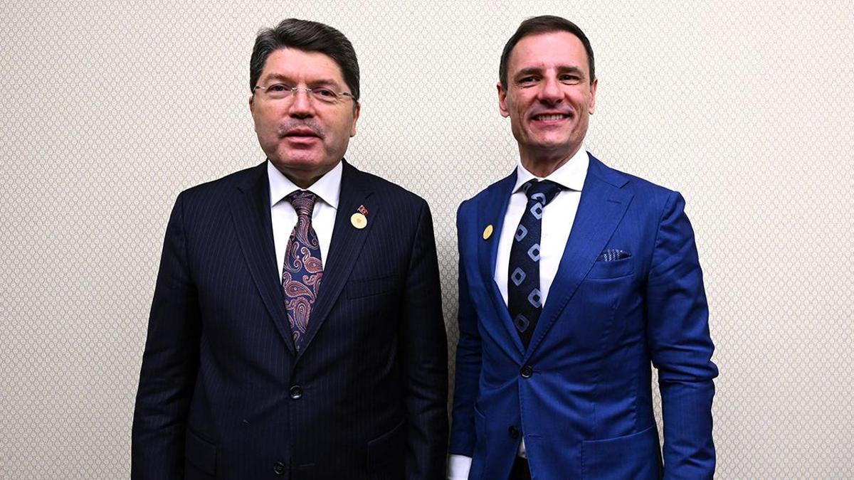 Bakan Tunç, Macaristanlı mevkidaşı Tuzson ile bir araya geldi