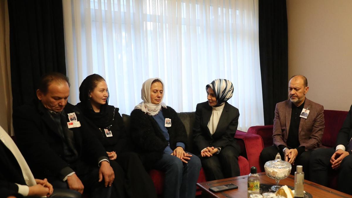 Bakan Göktaş, şehit Pilot Caner Kandemir'in ailesini ziyaret etti