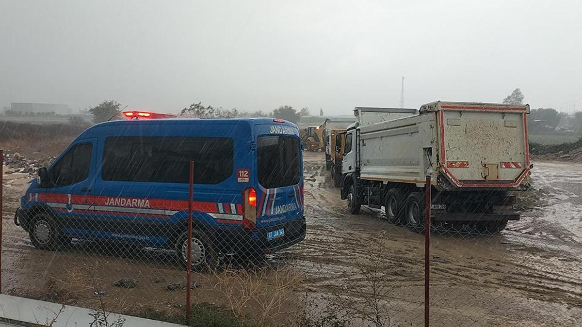 Antalya'da çalınan 50 kamyon sahil kumu bulundu