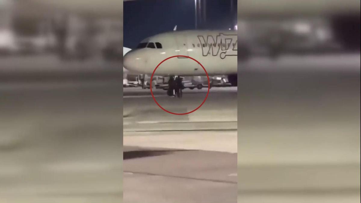 İşte o anlar! Uçağı kaçırdılar piste daldılar