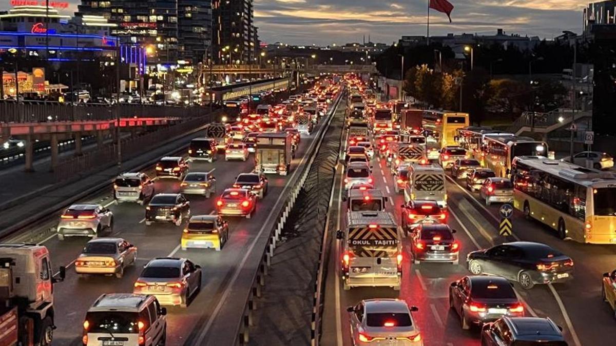 İstanbul’da trafik yoğunluğu yüzde 89’a ulaştı