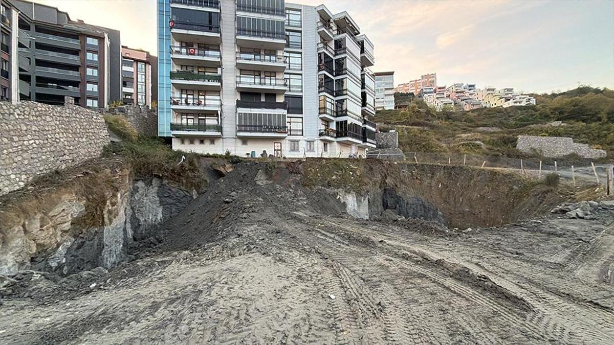 İnşaat alanında toprak kayması: 70 kişi tahliye edildi