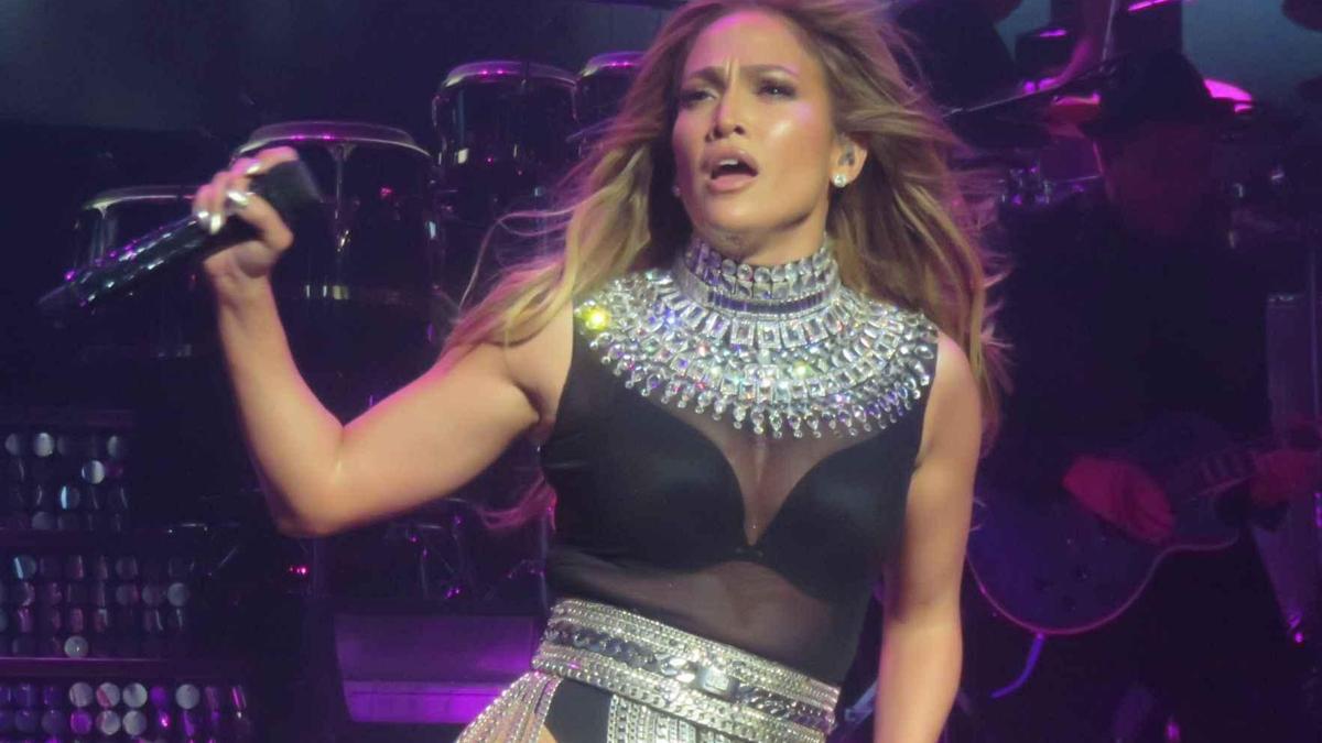 Hint düğününde Jennifer Lopez rüzgarı esti!