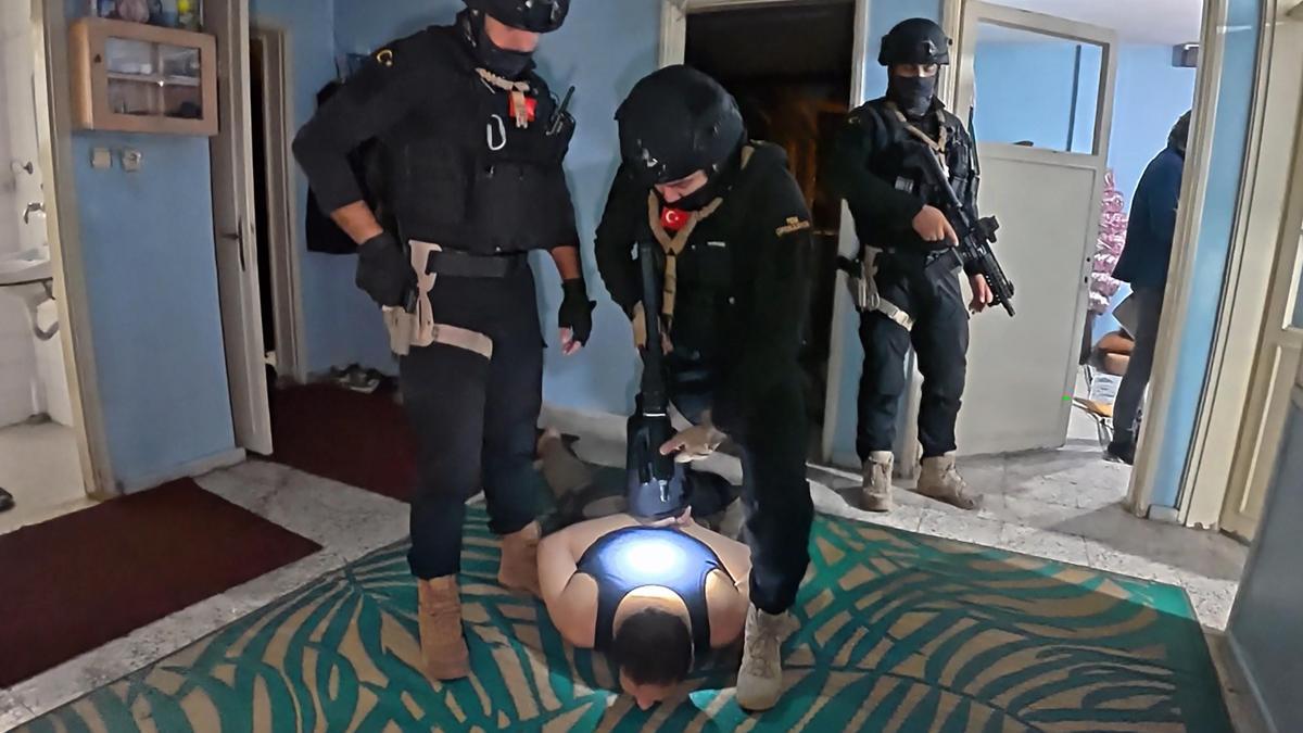 Adana'da DEAŞ'ın 'uyuyan hücreleri'ne operasyon; 12 gözaltı