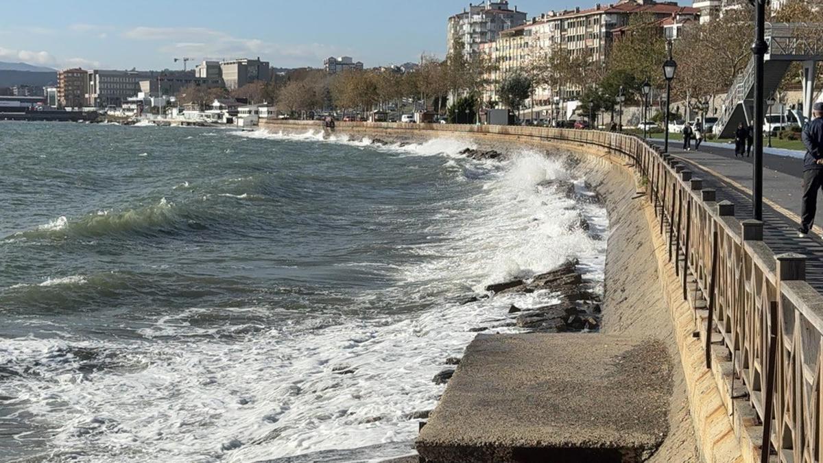 Tekirdağ'da lodos etkili oldu; balıkçılar denize açılamadı