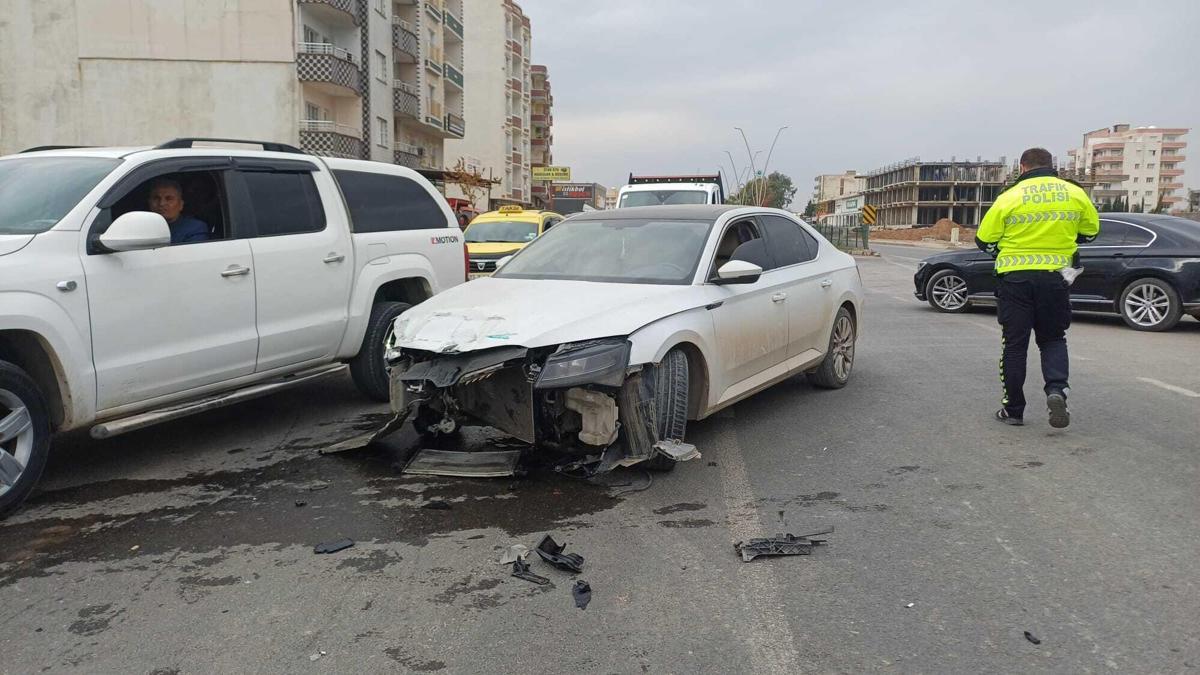 Şırnakta kamyonet ile otomobil çarpıştı