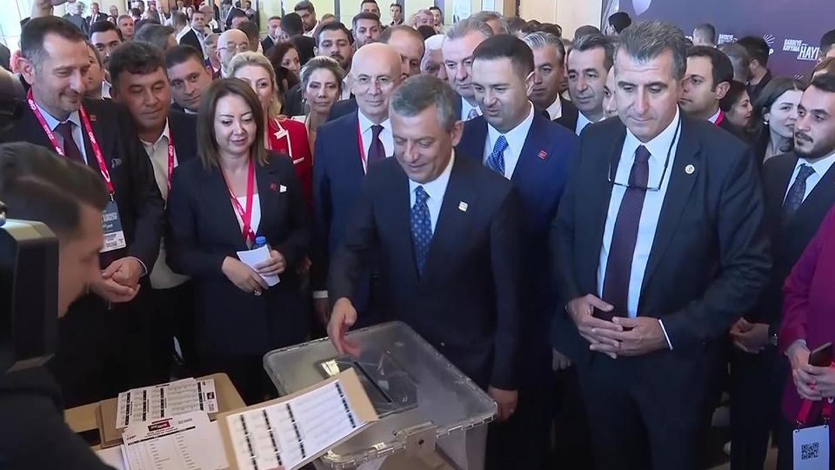 CHP'de bildiri ve mektupların önü kesilmiyor: Yols…