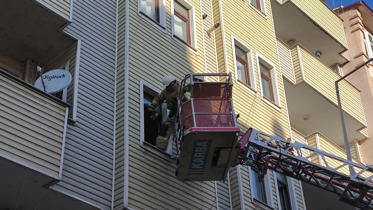 Kars'ta 6 katlı binada yangın