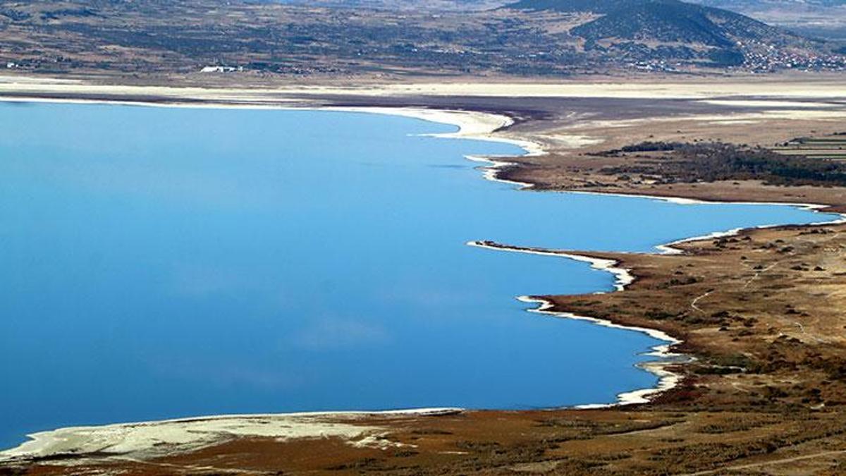 55 yılda 21,3 metre çekilen Burdur Gölü havadan görüntülendi