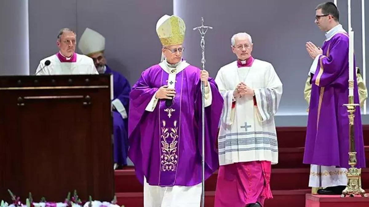 Papa 14. Leo İstanbul'da ayin yönetti, barış mesajı verdi